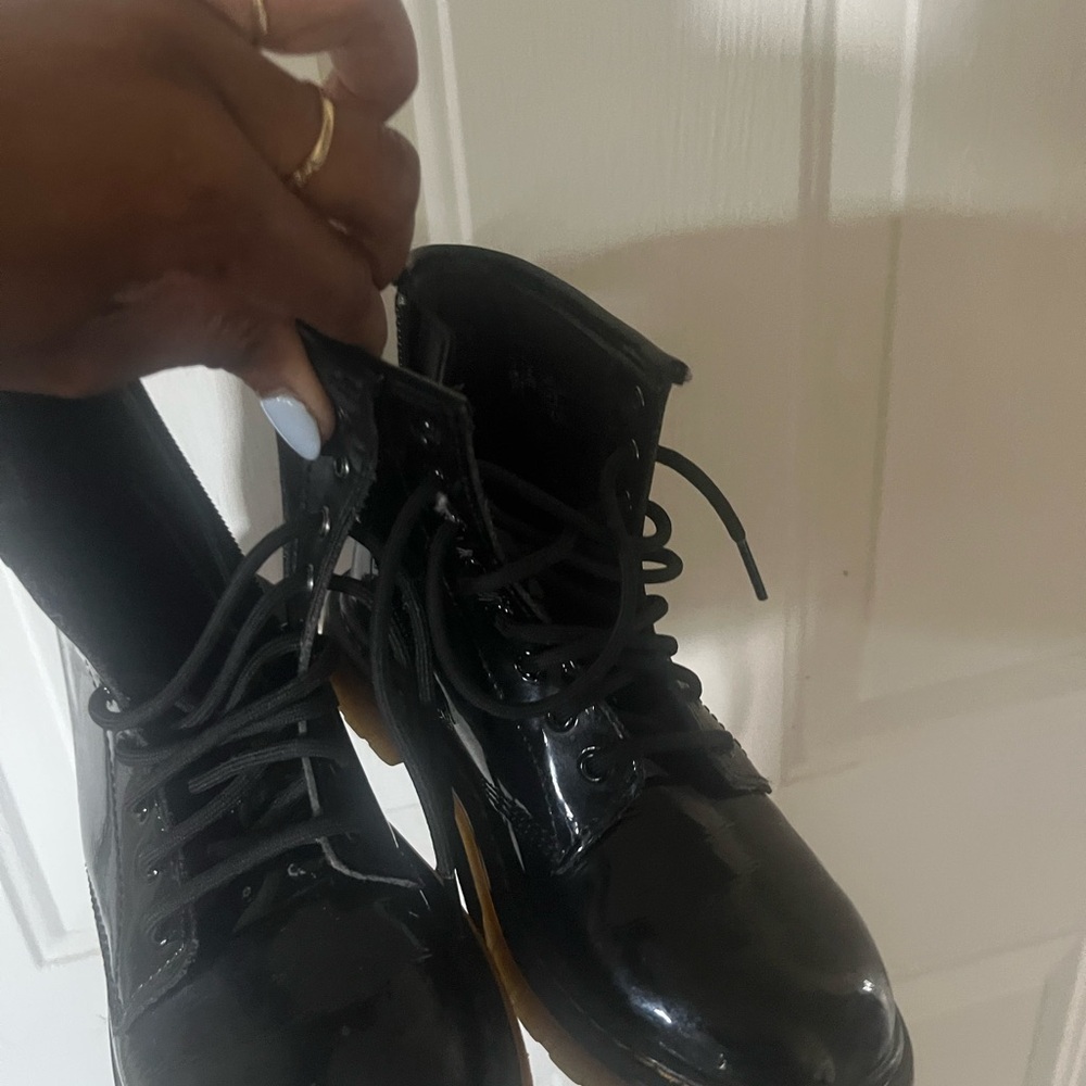 Kids Dr. Martens 1460 Black Patent Leather Unisex Lace Up Combat Boots - Picture 6 of 7